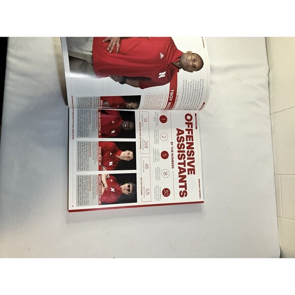 2018 Nebraska Cornhuskers Football Media Guide Magazine Book - Picture 4 of 4